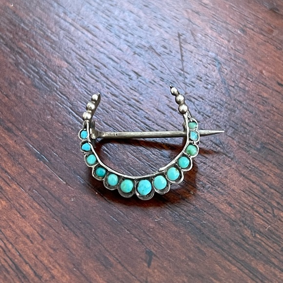 Antique natural turquoise silver crescent brooch - Picture 3 of 8